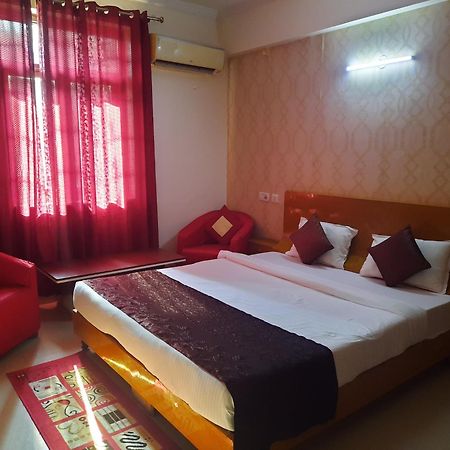Hotel Krishna International Vrindāvan Esterno foto