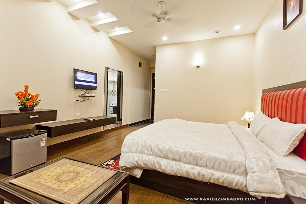 Hotel Krishna International Vrindāvan Esterno foto