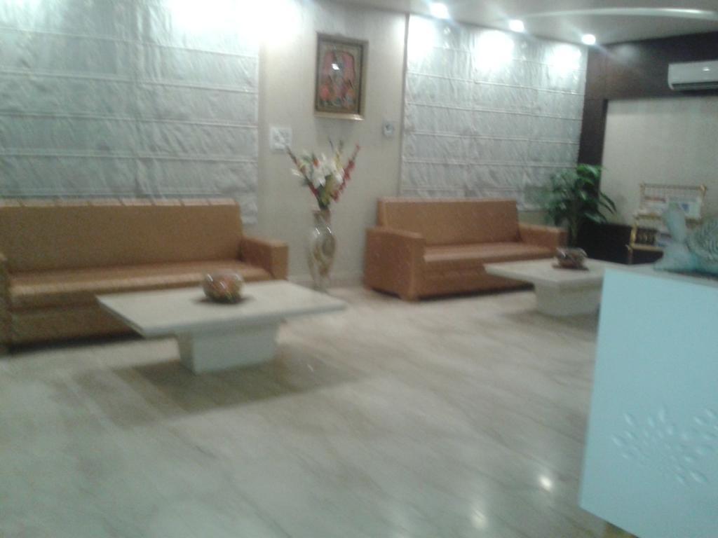 Hotel Krishna International Vrindāvan Esterno foto