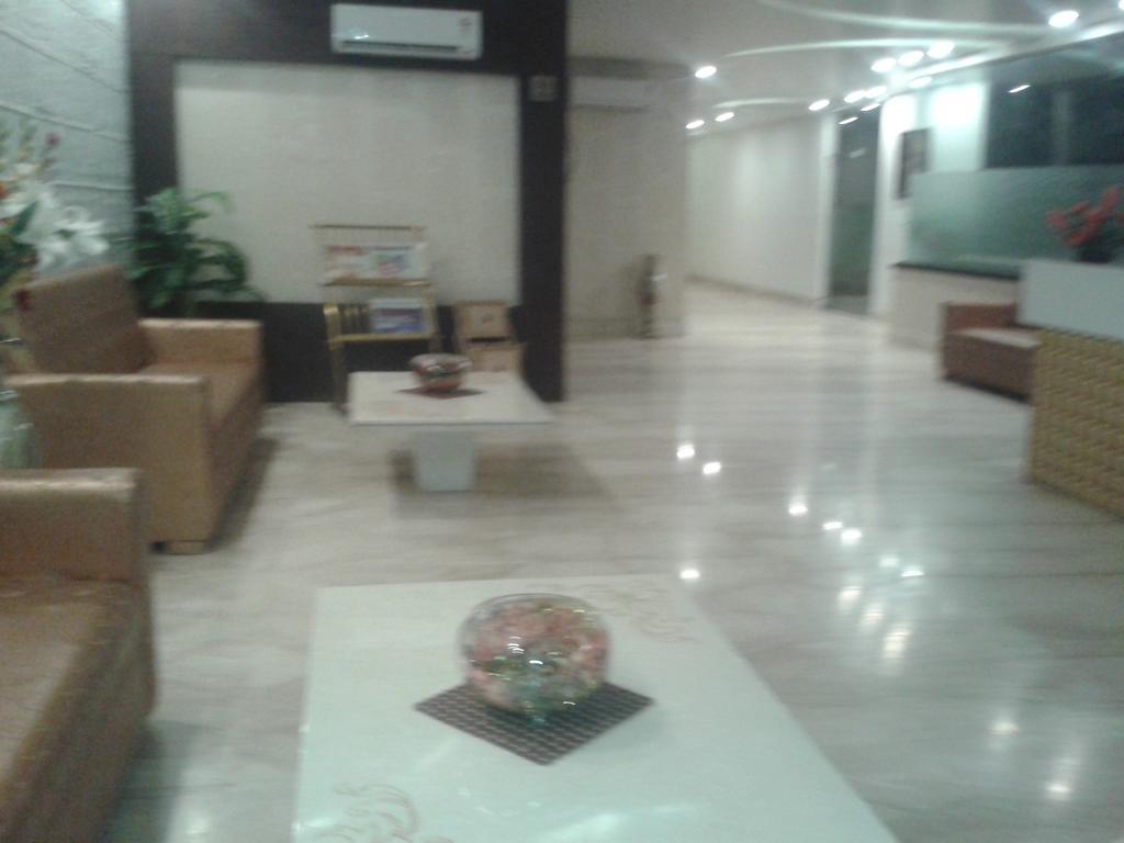 Hotel Krishna International Vrindāvan Esterno foto