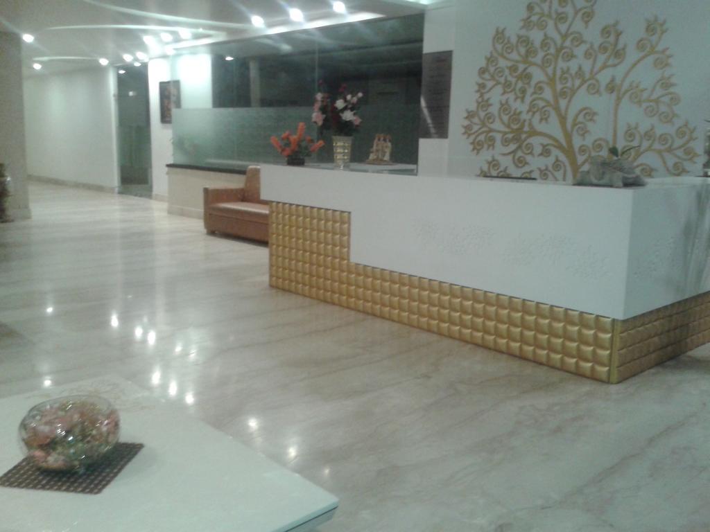 Hotel Krishna International Vrindāvan Esterno foto