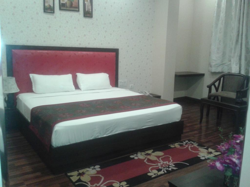 Hotel Krishna International Vrindāvan Esterno foto