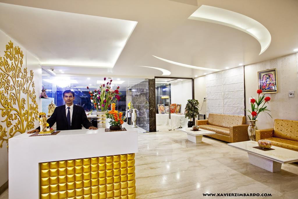 Hotel Krishna International Vrindāvan Esterno foto