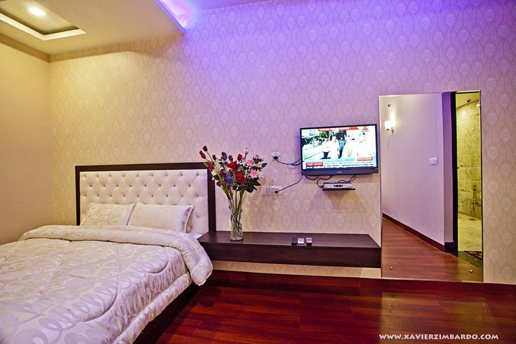 Hotel Krishna International Vrindāvan Esterno foto