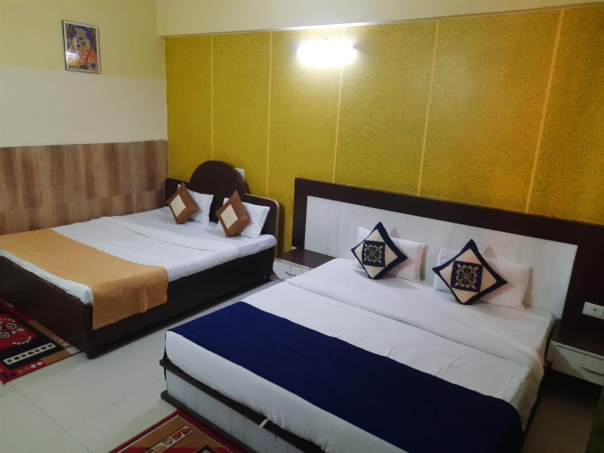 Hotel Krishna International Vrindāvan Esterno foto