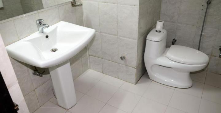 Hotel Krishna International Vrindāvan Esterno foto