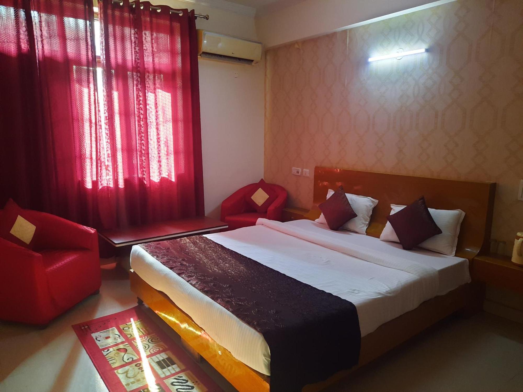 Hotel Krishna International Vrindāvan Esterno foto