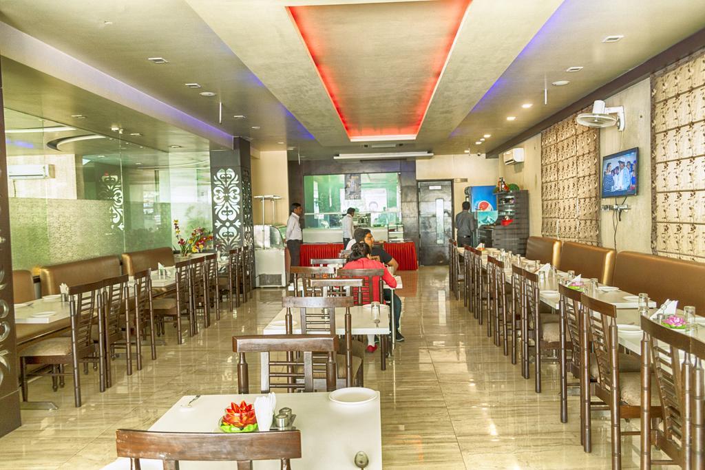 Hotel Krishna International Vrindāvan Esterno foto